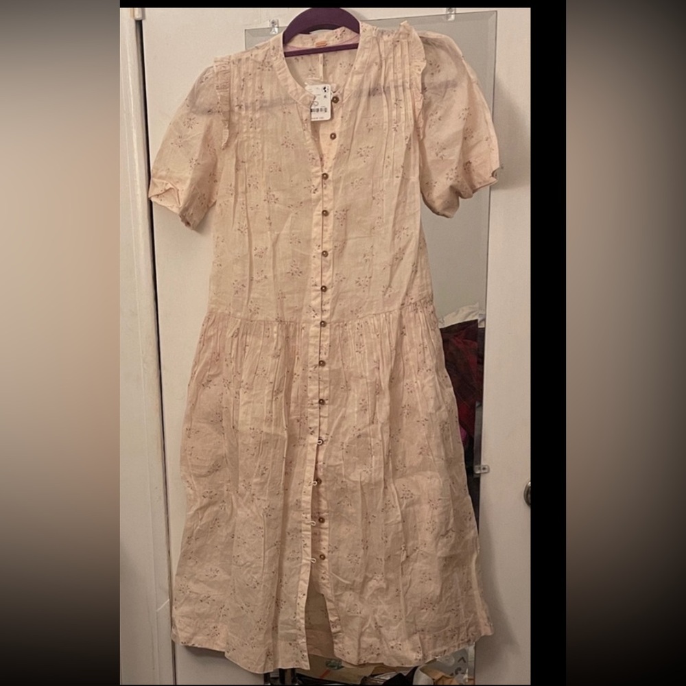 Pretty Free People Dawn to Dusk Floral
Dress. Pockets cotton